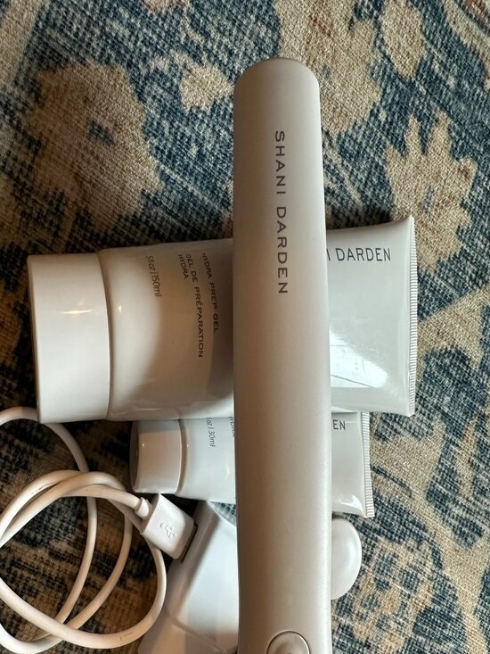 Shani Darden Facial Sculpting Wand™ + Hydra Prep Gel - Picture 2 of 3